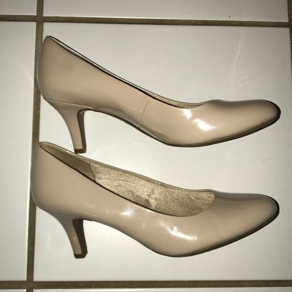 lifestride nude high heels. CHEAP! - Picture 5 of 10